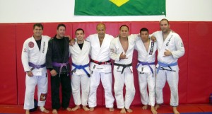 Sérgio Penha, faixa Coral ao centro, com seus alunos. Foto: Arquivo Pessoal