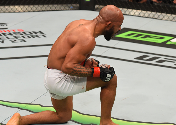 Johnson comemora mais uma vitória (Foto: Josh Hedges / Zuffa LLC / UFC / Via Getty Images)
