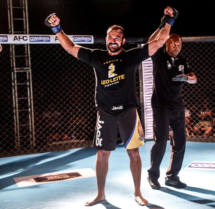 Foto: RAFAEL HABERMANN - Sandro Leite vence em sua estréia no MMA