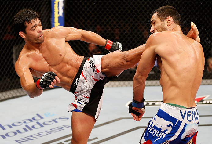 Lyoto vence Mousasi, em 2014 (Foto: UFC via Getty Images)
