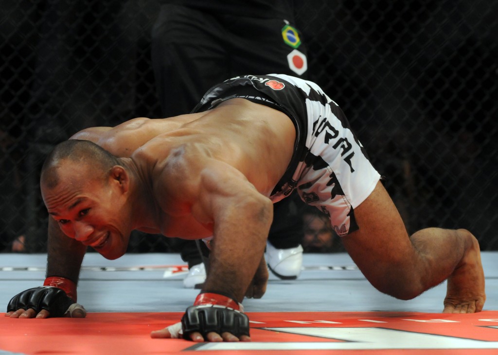 Jacaré em ação no UFC on FX 8.  ( Foto: Eduardo Valente )