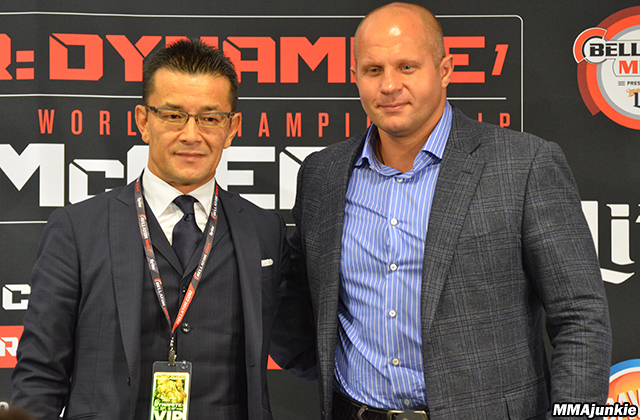 Nobuyuki Sakakibara e Fedor Emelianenko (Foto: MMA Junkie)