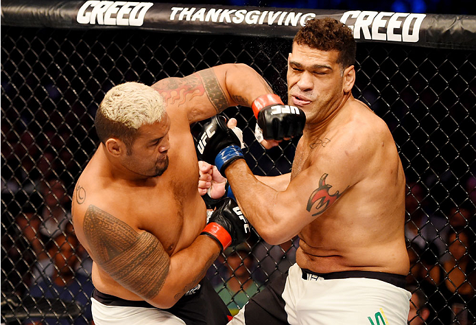 Hunt nocauteou Pezão no primeiro round. (Foto: UFC.com)