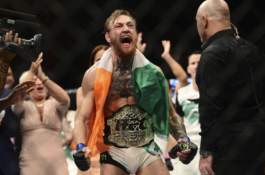McGregor e o cinturão interino dos penas. ( Foto: Fox Sports )