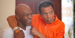 Ali e Tyson. (Fonte: www.boxingnewsandviews.com).